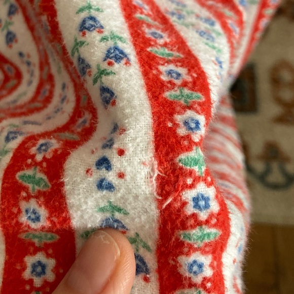 Vintage 1970s 1980s Montgomery Ward Red Tyrolean Print Cotton Flannel Nightgown - Picture 6 of 7